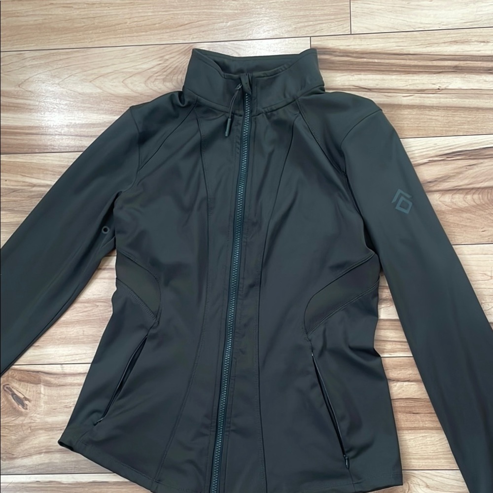 Aritzia Black Women's Zip-Front Softshell Jacket